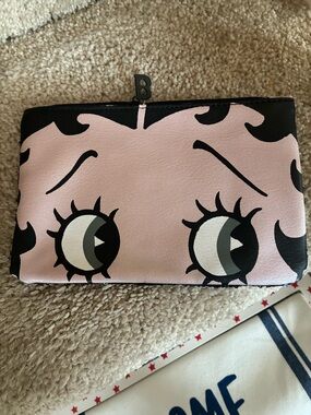 Betty Boop Pink and Black Eye Graphic Zip Clutch